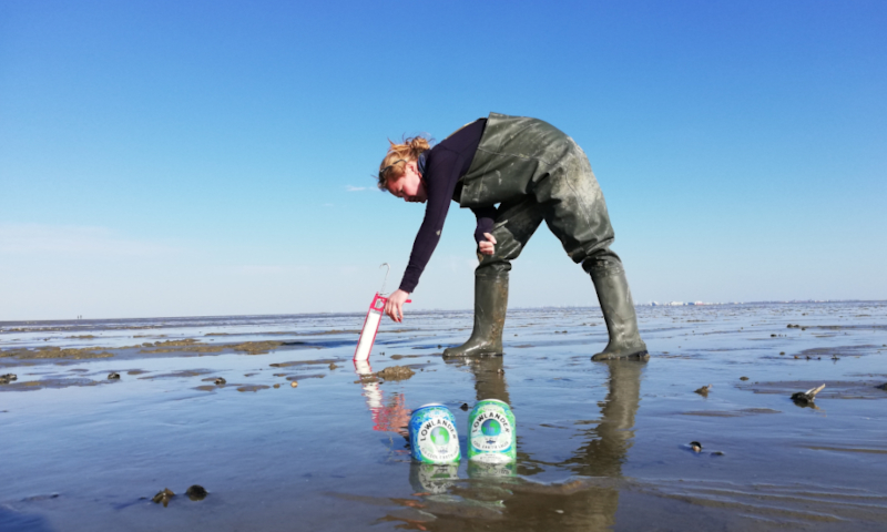 Lowlander Cool Earth lagers in de waddenzee